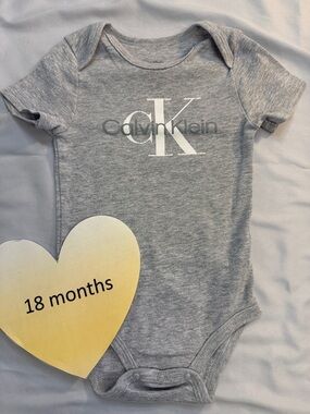 Calvin Klein - Short Sleeve Heather Grey Baby Bodysuit